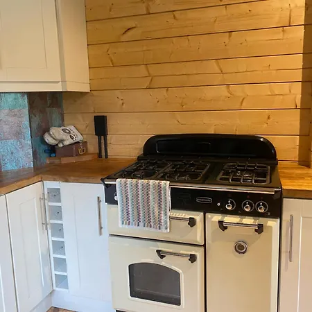 Деревянный коттедж Rushbrook Log With Sauna Edenderry