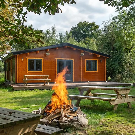 Деревянный коттедж Rushbrook Log With Sauna *