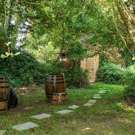 Деревянный коттедж Rushbrook Log With Sauna